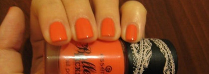 Essence - Ballerina Backstage: nail polish # 03 on your gracile tiptoe