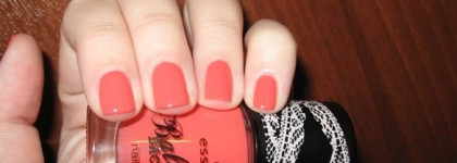 Essence - Ballerina Backstage: nail polish # 03 on your gracile tiptoe
