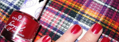 Рубиновый Essence Fairytale 03 once upon a time + Essence Matt top coat