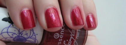Рубиновый Essence Fairytale 03 once upon a time + Essence Matt top coat