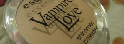 Essence Vampire's Love LE Smimmer Powder 01 Lil’ Vampire