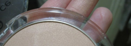 Essence Vampire's Love LE Smimmer Powder 01 Lil’ Vampire