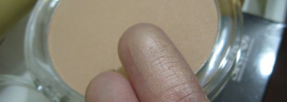 Essence Vampire's Love LE Smimmer Powder 01 Lil’ Vampire