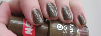 Essence № 65 Camouflage + Minx Green Cheetah