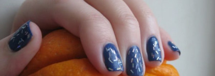 Catrice 410 Pool Party At Night + Sally Hansen 440 In The Spotlight