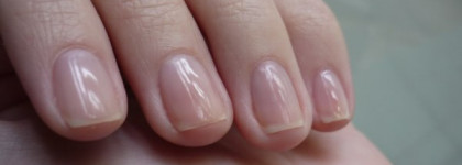 Essence: Studio Nails - 24/7 nail base - замечательная база под лак