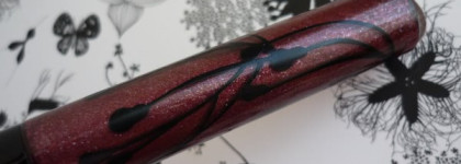 На тёмной стороне. Rouge Bunny Rouge: lip gloss Gleaming Temptations, # 037 babe on top