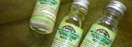 Lemongrass House Milk Bath: Frangipani, Green Tea