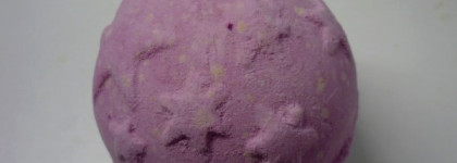 Lush: крем для тела Чарити Пот, бомба для ванны Сумерки