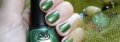 Металлик цвета листвы. INM Out The Door nail lacquer, #227 Go-Go