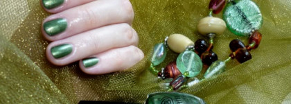 Металлик цвета листвы. INM Out The Door nail lacquer, #227 Go-Go