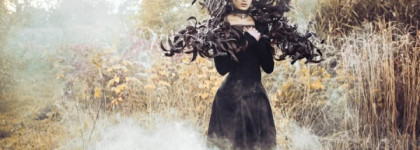 Грецкие орехи в меду, персики в игристом вине, цветы в осенней дымке... Avon Treselle Mystique EDT