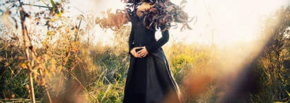 Грецкие орехи в меду, персики в игристом вине, цветы в осенней дымке... Avon Treselle Mystique EDT