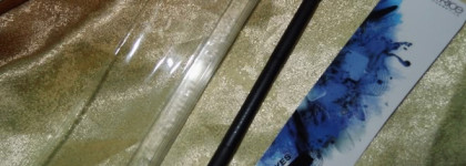 Двухсторонняя кисть, трёхцветные тени и четыре варианта макияжа глаз