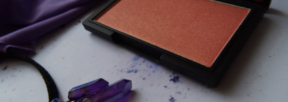 Пожалуй, почти легендарные румяна Sleek MakeUP Blush # Rose Gold — и четыре примера в макияже