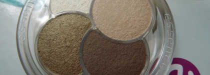 Essence quattro eyeshadow # 05 to die for, # 13 laugh, love, lime
