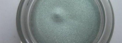 "Молодой клевер" тени Shiseido Hydro-Powder Eye Shadow H13 & Карие глаза