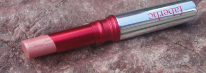 Перламутровая губная помада Kiss of the rain в оттенках  "Сладкое облако" и "Весенняя оттепель" от Faberlic