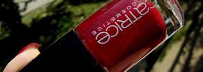 Глянцевая вишня: лак для ногтей Сatrice #070 Caught On The Red Carpet