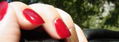 Глянцевая вишня: лак для ногтей Сatrice #070 Caught On The Red Carpet