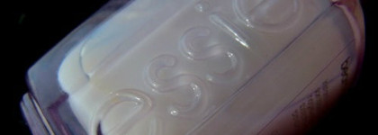 Essie Beam Up Instant Nail Whitener - идеальный маникюр на бегу возможен