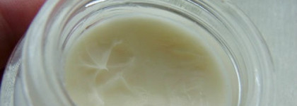 Органические средства по уходу за кожей вокруг глаз