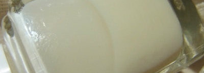 Лаки Essie в оттенках Allure, Demure Vix и Borrowed & Blue