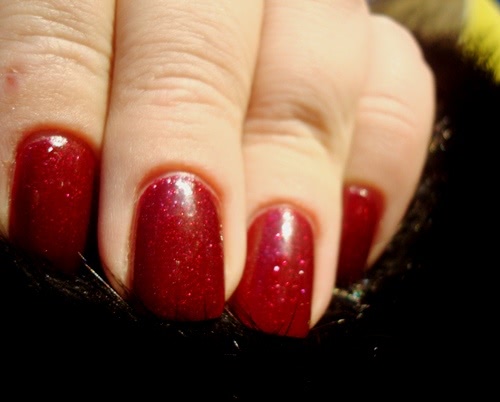 Нарядный маникюр с лаками OPI Nail Lacquer: Underneath The Mistletoe HL E08 и Love.Angel.Music.Baby NL G28