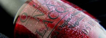 Нарядный маникюр с лаками OPI Nail Lacquer: Underneath The Mistletoe HL E08 и Love.Angel.Music.Baby NL G28