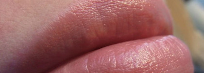 Увлажняющая губная помада Chanel Rouge Coco Shine Hydrating Sheer Lipshine в оттенке № 93 Intime