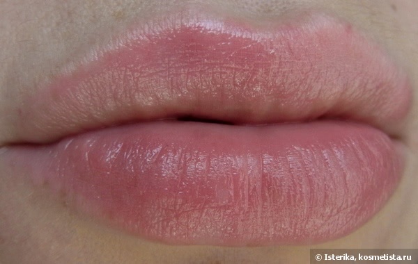 Старый друг лучше новых двух: бальзам-стик для губ Clarins Eclat Minute Instant Light Lip Balm Perfector в оттенке 01 Rose