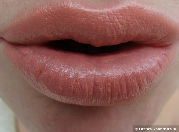 Помада на выброс: Givenchy Le Rouge Lipstick #102 Beige Plume