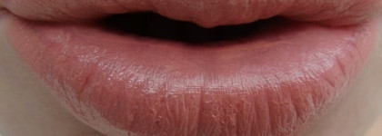 Помада на выброс: Givenchy Le Rouge Lipstick #102 Beige Plume