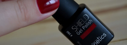 Идеальный гель-лак Kinetics Shield Gel Polish #380 Hedonist Red