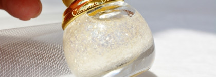 Снежные хлопья Diorific Glittery Top Coat # 001 Golden Snow от Christian Dior