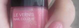 Идеальная пара: Rouge Allure Extrait de gloss Lip Gloss levres # 56 Imaginaire и Le Vernis  Nail color # 557 Morning Rose от Chanel