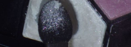 Когда фантазия не работает, а выглядеть хочется интересно или макияж черными тенями