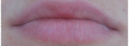 Увлажняющая помада Charme de Vous от Vivienne Sabo - замазка на губах)