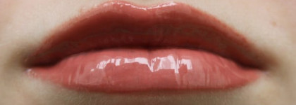 Lingonberry Lip Lacquer - помада «Жидкий глянец» от Lumene (оттенок 03)