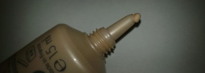 А стоит ли переплачивать..Lancome Effacernes Longue Tenue-корректор для глаз  против Кофеинового ролика от Garnier