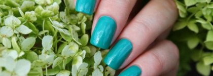 Добавим зелени с лаками Mavala Nail Color Creme №304 Bamako и Essie Nail Polish Turquoise & Caicos