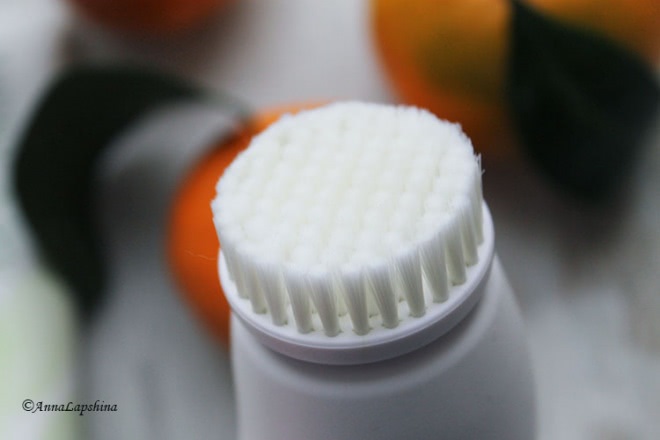 Щетка для глубокого очищения лица Skinvigorate и Очищающее средство Botanical Effects для нормальной и сухой/чувствительной кожи от Mary Kay
