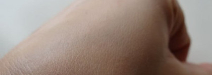 Новинка YSL -  Тональная основа хайлайтер 3D сияние Le Teint Touche Eclat, тон В10