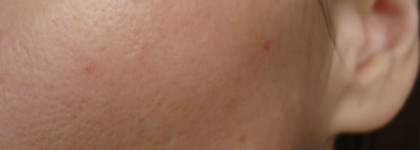 Новинка YSL -  Тональная основа хайлайтер 3D сияние Le Teint Touche Eclat, тон В10