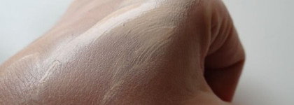 Новинка YSL -  Тональная основа хайлайтер 3D сияние Le Teint Touche Eclat, тон В10