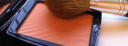 "Две Шанельки под окном, напудрили мне носик вечерком"