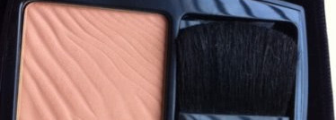 "Две Шанельки под окном, напудрили мне носик вечерком"