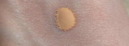 Тональный корректирующий крем для чувствительной кожи Avène Couvrance Fluid Foundation Corrector 01 Porcelaine