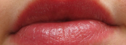 Мои маст-хэвы для губ: Yves Rocher Nourishing Lip Balm Raspberry, Strawberry, Cherry