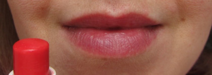Мои маст-хэвы для губ: Yves Rocher Nourishing Lip Balm Raspberry, Strawberry, Cherry